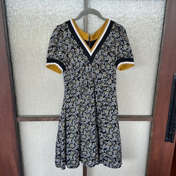 Slate & Willow Floral Varsity Trim V Neck Mini Dress in size 2. EUC - Picture 4 of 10